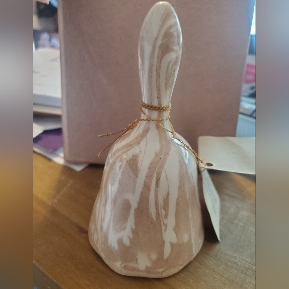 1980 MT. ST. HELEN'S ASH . BELL . Made from the ash. Vintage. NWT